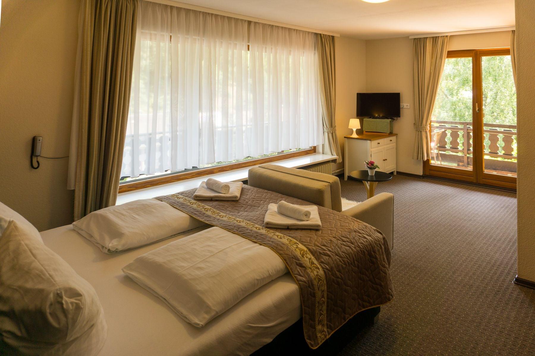 Kraehenbad Hotel Альпирсбах Экстерьер фото