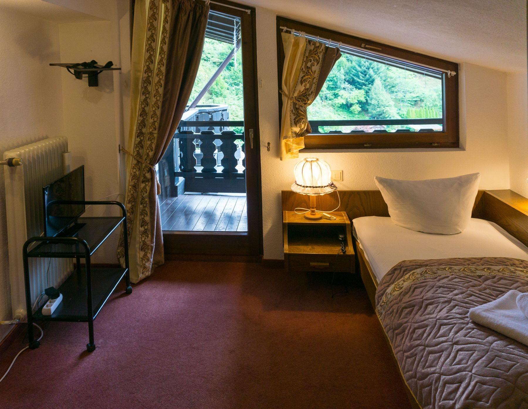 Kraehenbad Hotel Альпирсбах Экстерьер фото