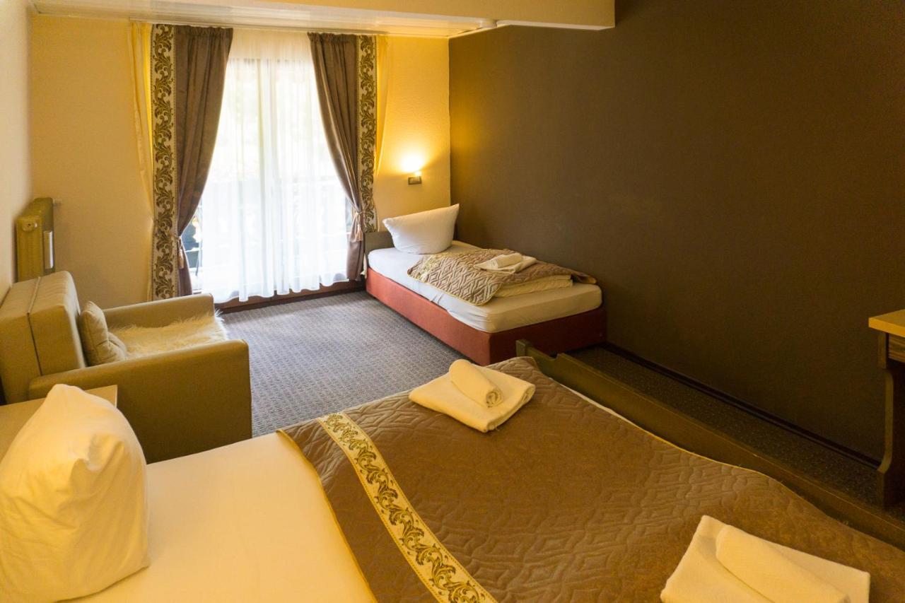 Kraehenbad Hotel Альпирсбах Экстерьер фото