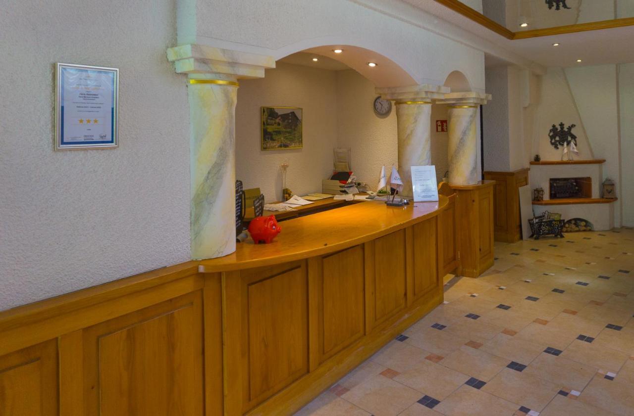 Kraehenbad Hotel Альпирсбах Экстерьер фото