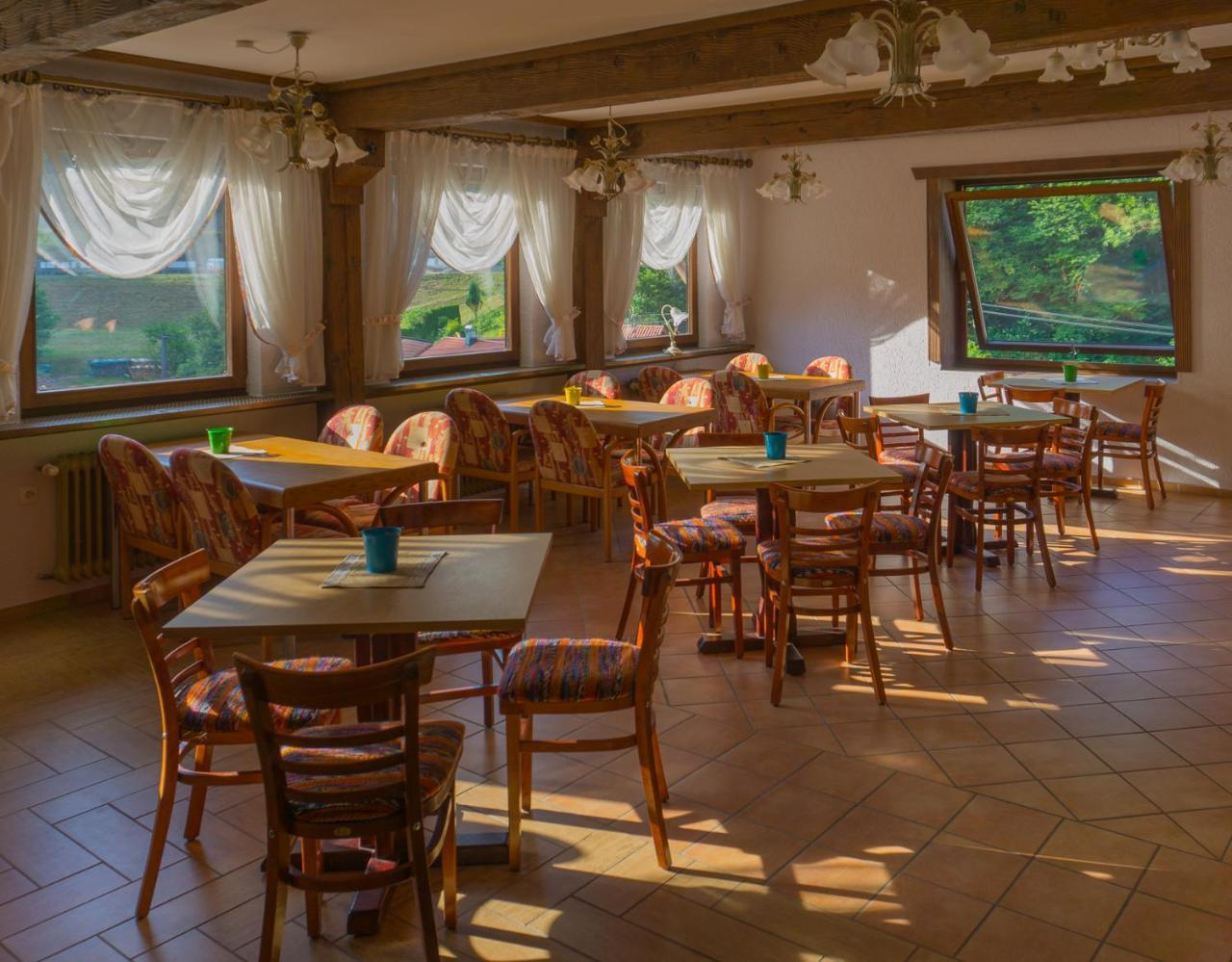 Kraehenbad Hotel Альпирсбах Экстерьер фото