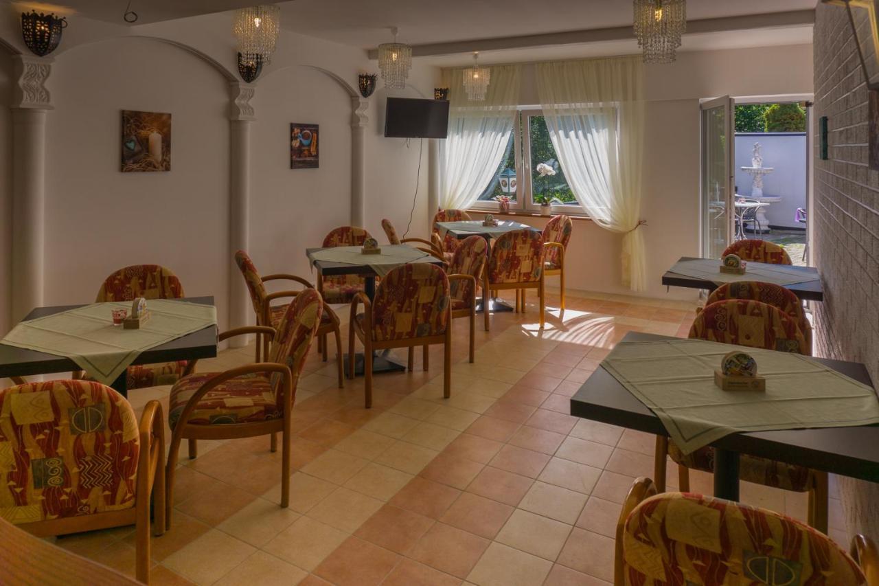 Kraehenbad Hotel Альпирсбах Экстерьер фото