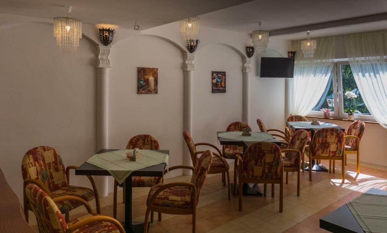 Kraehenbad Hotel Альпирсбах Экстерьер фото